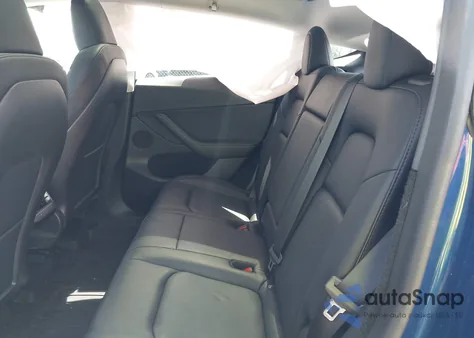 2023 Tesla Model Y Awd/Long Range Dual Motor All-Wheel Drive z USA, uszkodzony, nr VIN 7SAYGDEE7PF702051